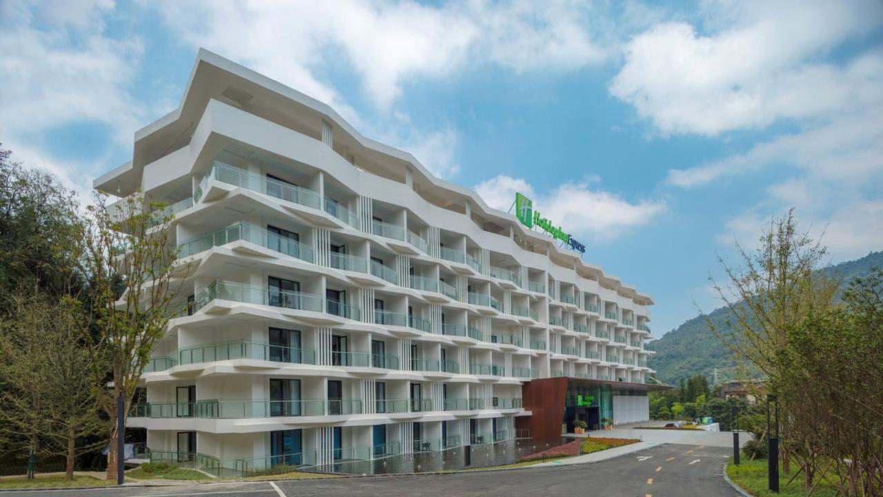 Holiday Inn Express Qiliping By Ihg Emeishan Εξωτερικό φωτογραφία